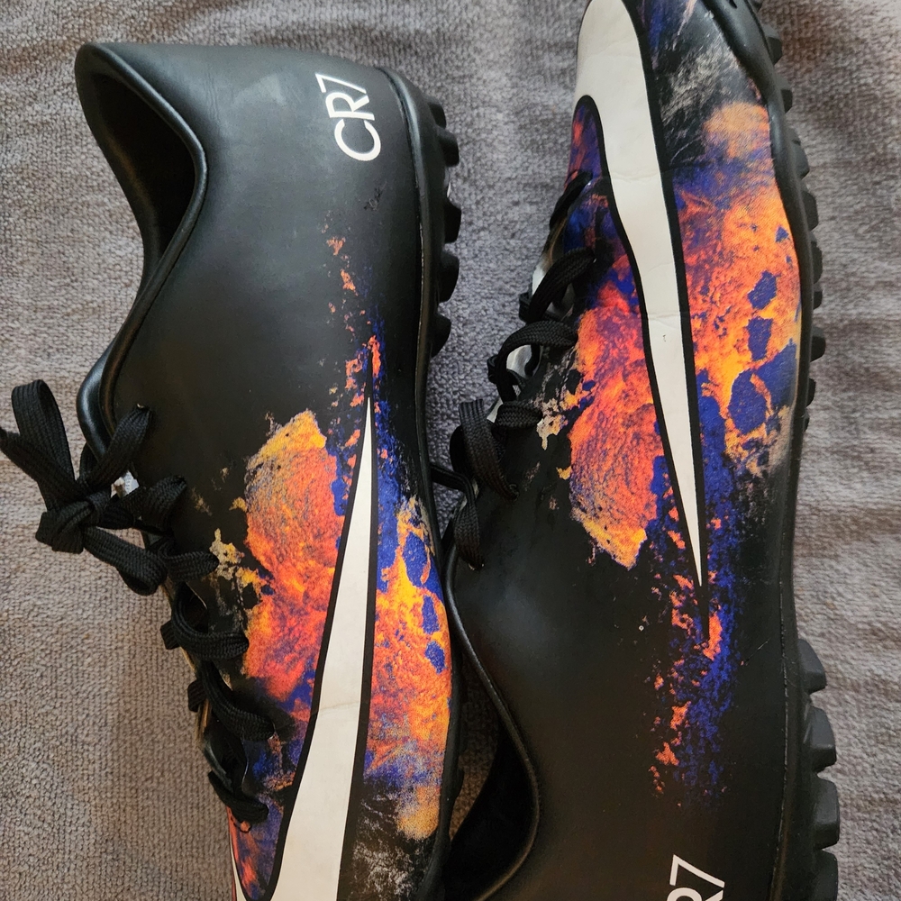 Nike Mercurial CR7 soccer/football boots designed for turf M 8